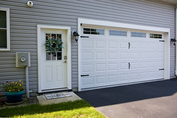 24/7 Emergency Garage Door Panel Replacement experts in North Oaks, MN